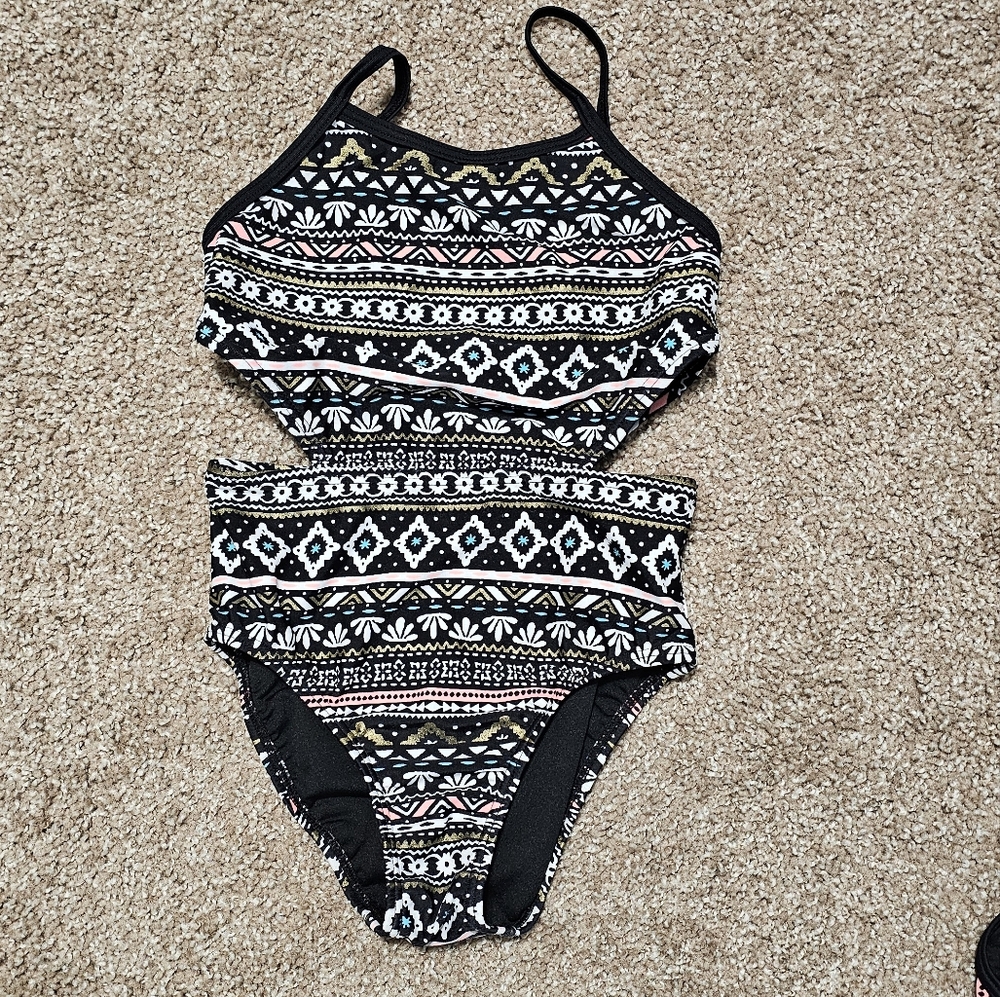 Girls One-Piece Swimsuit with side cutouts